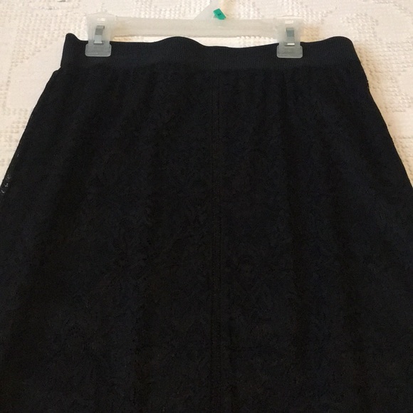 ARITZIA Wilfred Lace Pencil Skirt - Picture 3 of 8